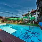 7 Pools Boutique