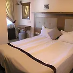 7 Pools Boutique