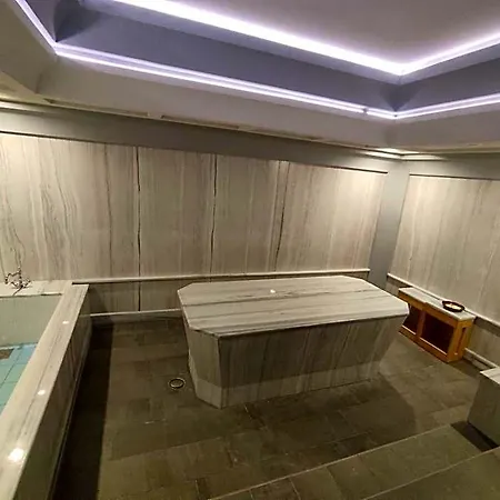 7 Pools Boutique