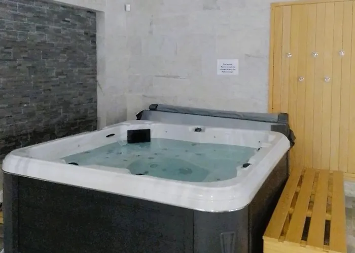 7 Pools Boutique 반스코